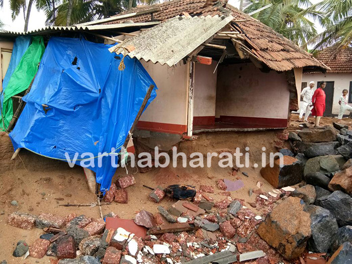 ಕಡಲ ತಡಿಯ ಬದುಕಿಗೆ ಮಳೆಗಾಲದಲ್ಲಿ ತಪ್ಪಿದ್ದಲ್ಲ ಆತಂಕ